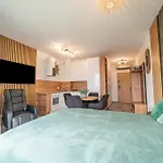 Blue Horizon P R A T U M アパート *